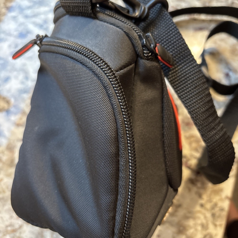 Case Logic Padded Digital Camera Case W/ 3 Zippered Pockets Shoulder Strap - Picture 4 of 8
